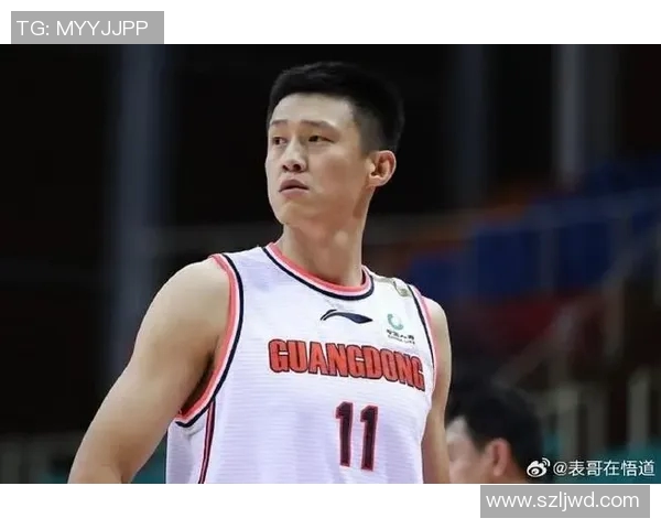 周鹏:从篮球场上的传奇到生活中的榜样,展现不屈精神与坚持信念的故事